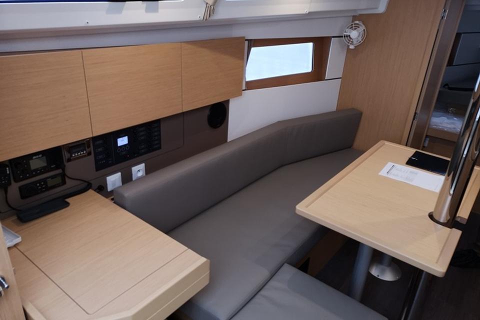 Beneteau Oceanis 35.1 (13)