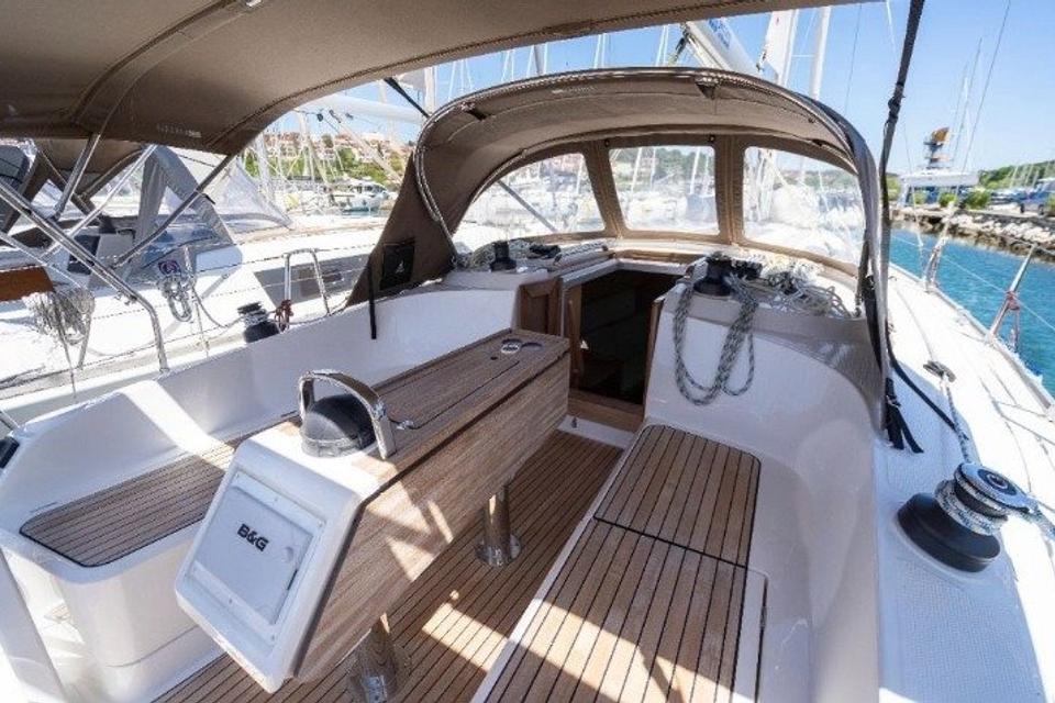 Bavaria Cruiser 37 (3)