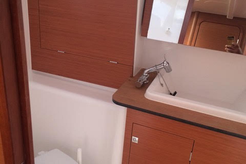 Dufour 382 GL (13)