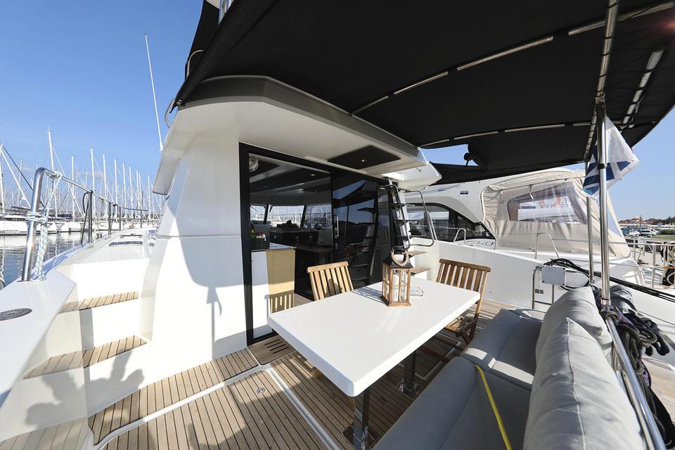 Motor Catamaran Fountaine Pajot MY 37 (6)