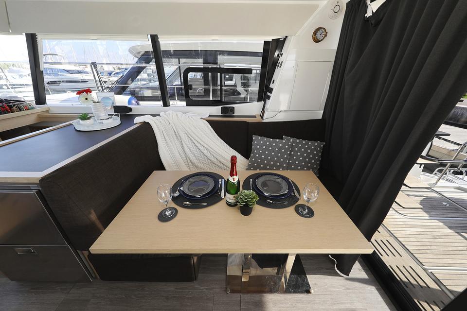 Motor Catamaran Fountaine Pajot MY 37 (12)