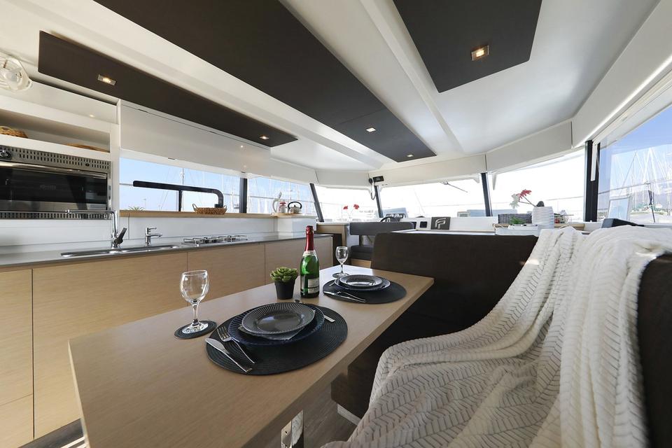 Motor Catamaran Fountaine Pajot MY 37 (13)