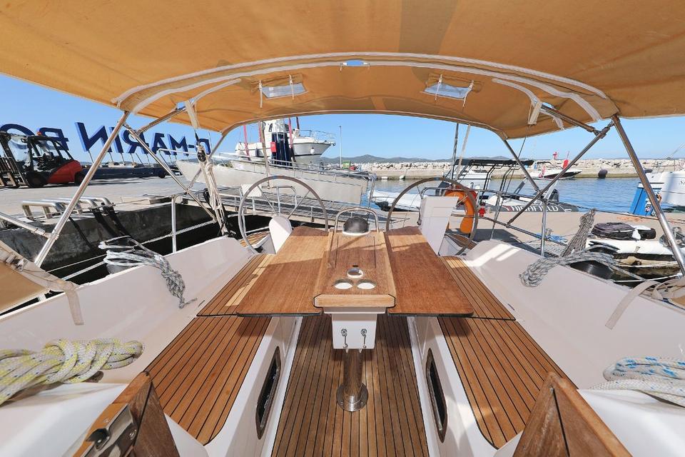 Bavaria Cruiser 37 (8)