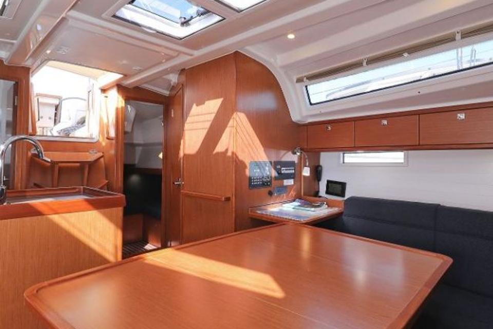 Bavaria Cruiser 37 (38)