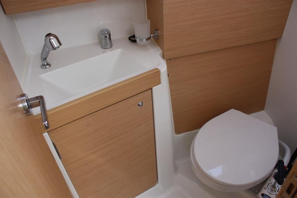 Beneteau Oceanis 35.1 (5)