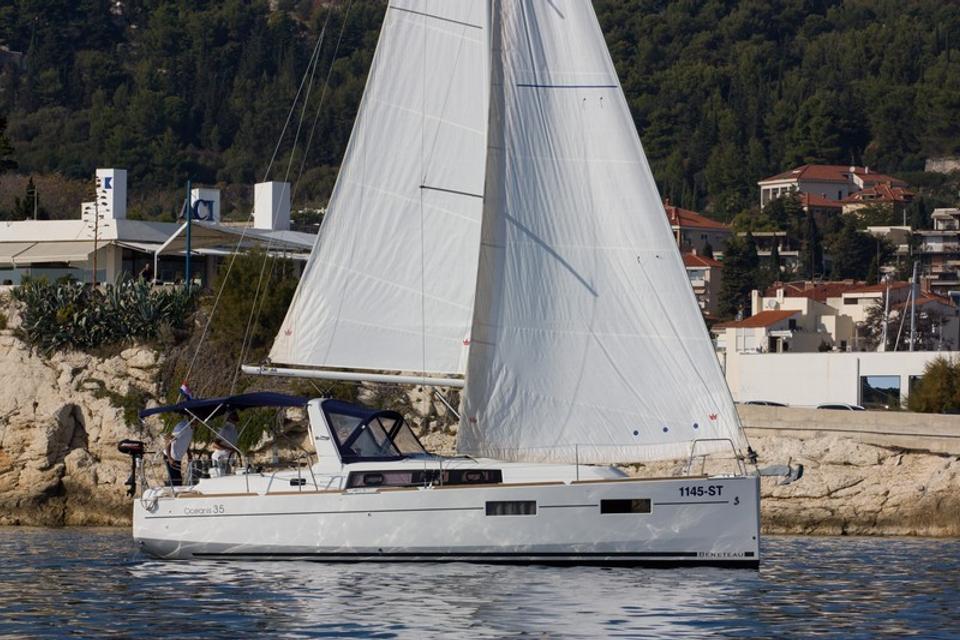 Beneteau Oceanis 35 (5)