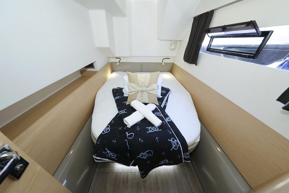 Motor Catamaran Fountaine Pajot MY 37 (19)
