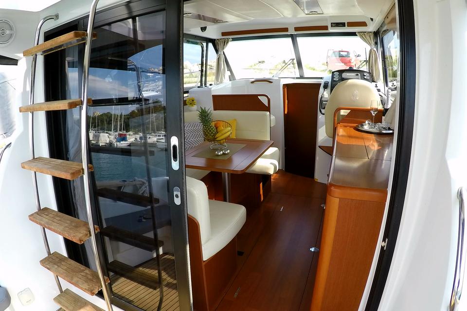 Beneteau Antares 30 Fly (8)