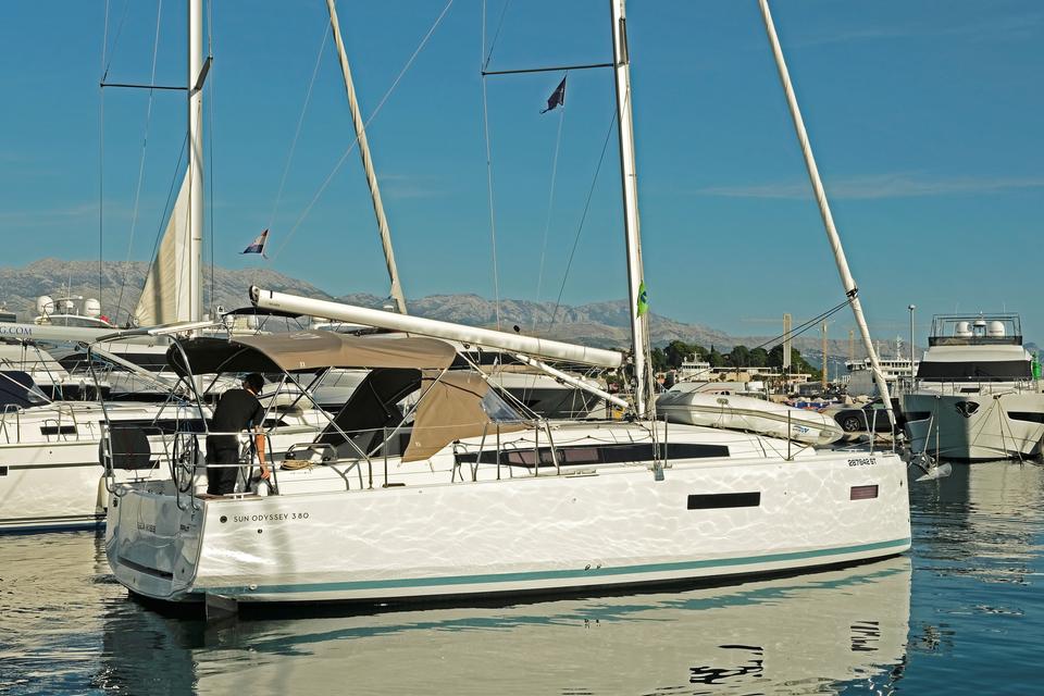 Jeanneau Sun Odyssey 380 (15)