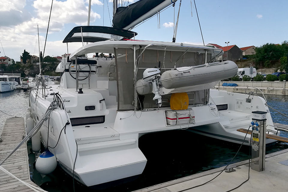 Lagoon 42 (2)