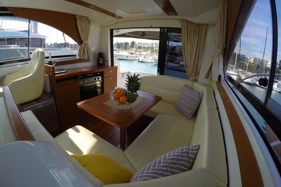 Beneteau Antares 30 Fly (13)