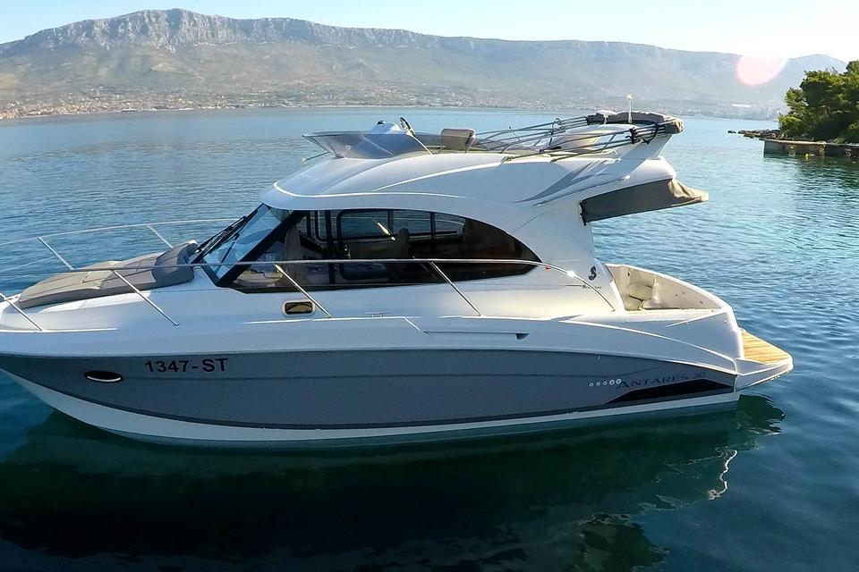 Beneteau Antares 30 Fly (3)