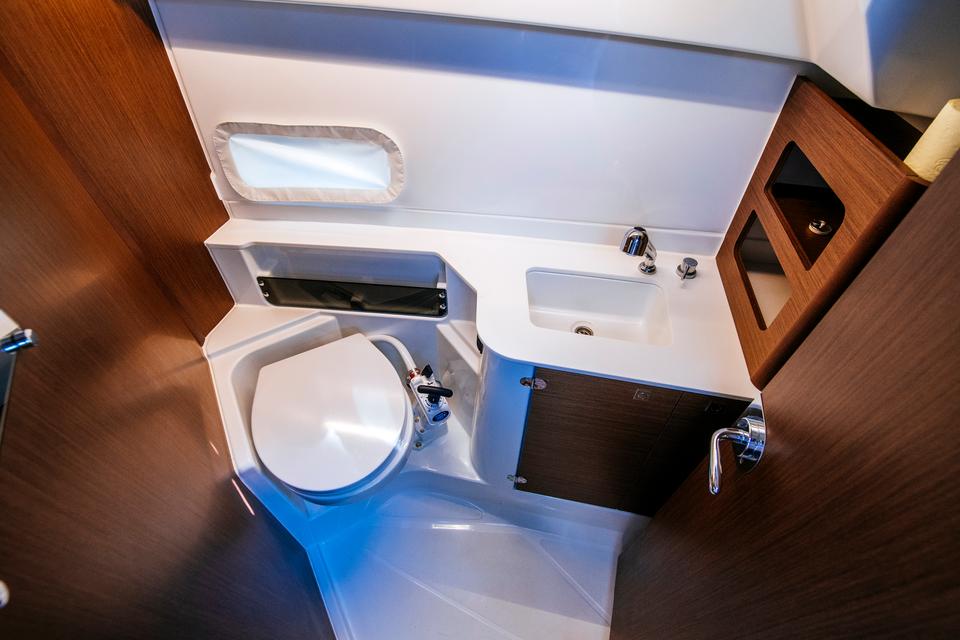 Beneteau Antares 9 (7)