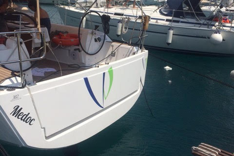 Dufour 382 GL (2)