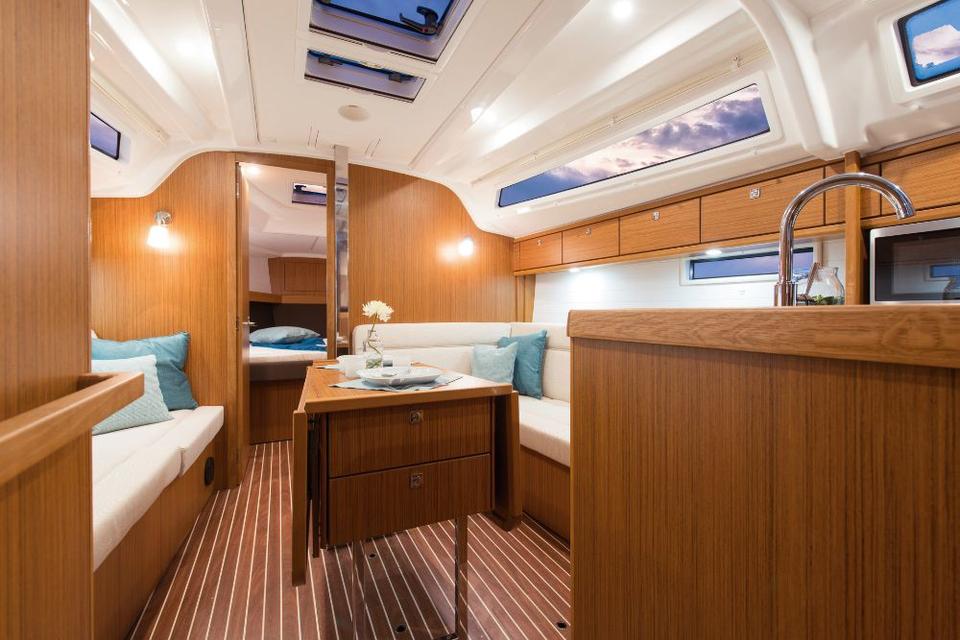 Bavaria Cruiser 37 (14)