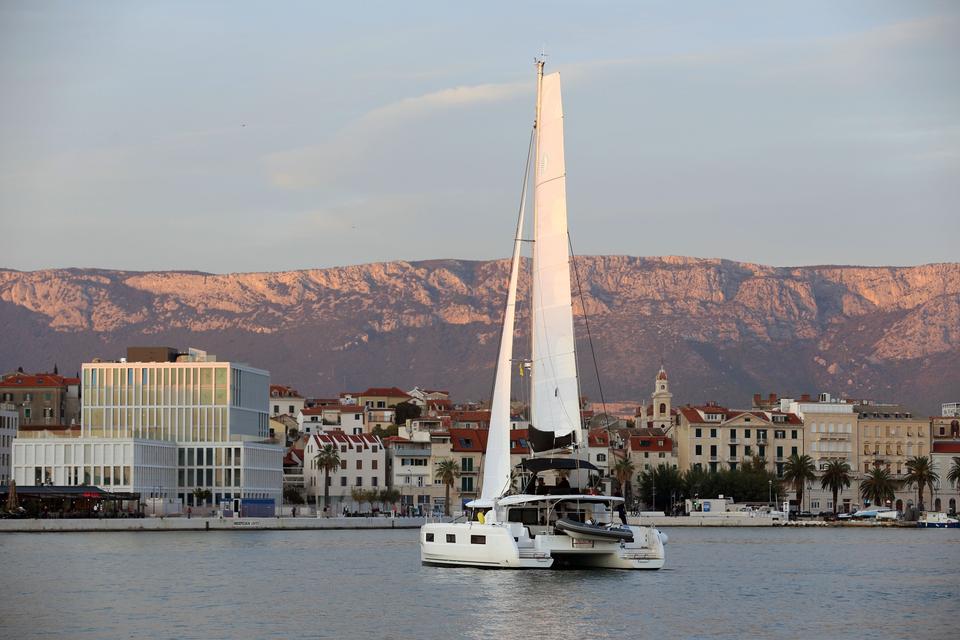 Lagoon 46 (6)