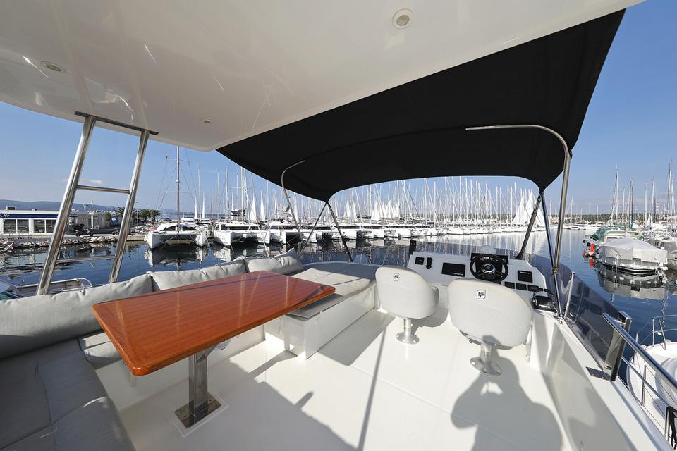 Motor Catamaran Fountaine Pajot MY 37 (8)