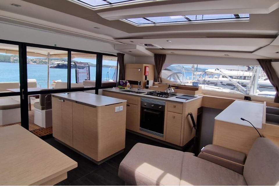 Fountaine Pajot Aura 51 (6)