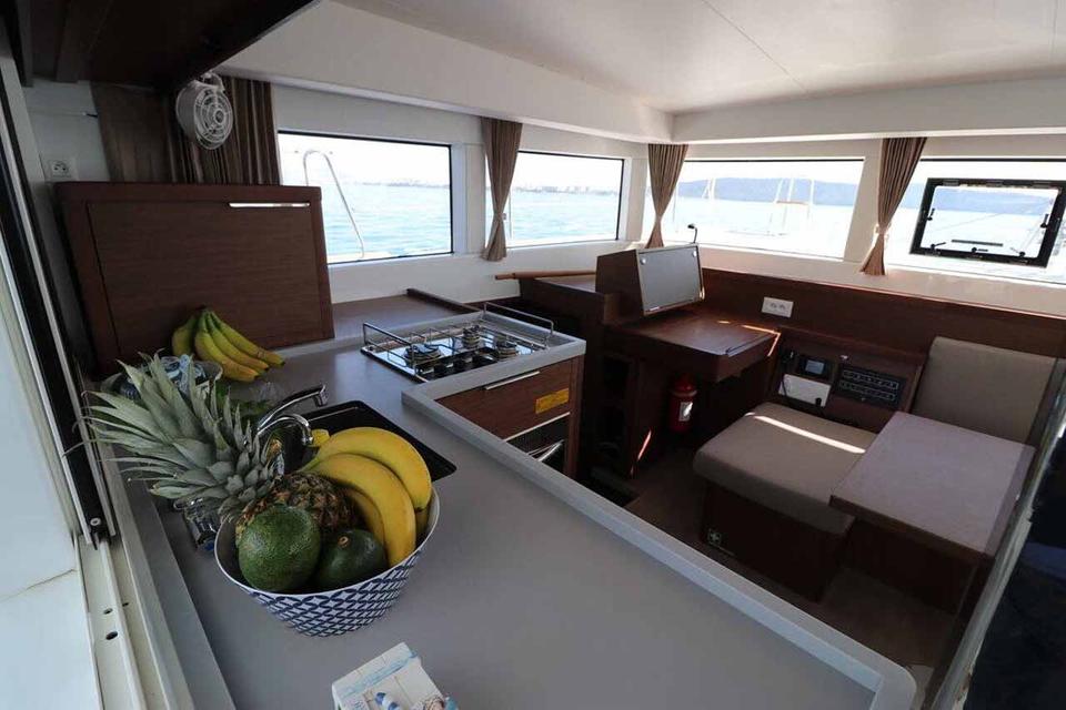 Lagoon 40 (13)