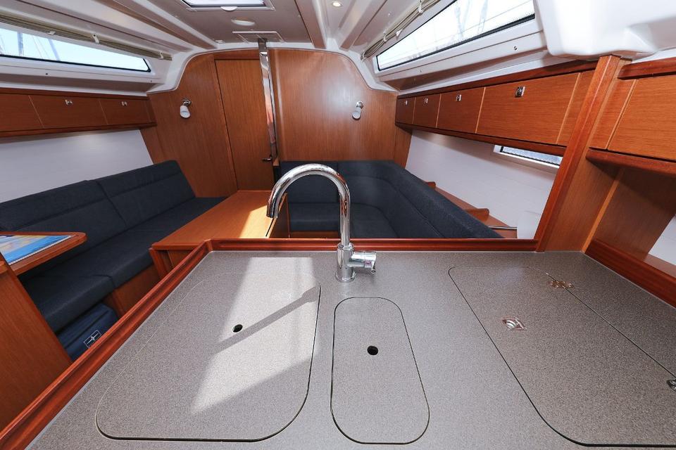 Bavaria Cruiser 37 (29)