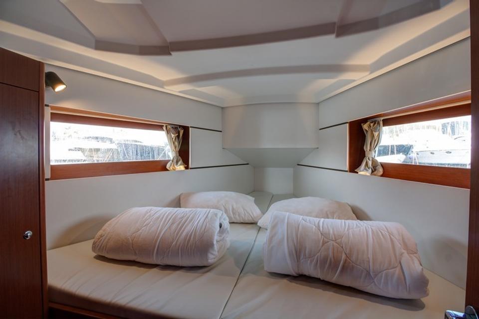Beneteau Oceanis 35 (12)
