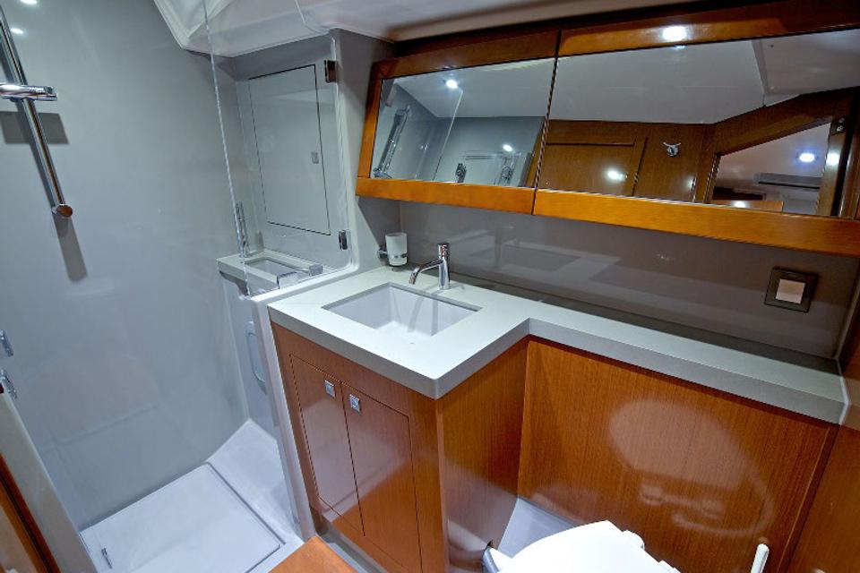 Beneteau Oceanis 55 (5)