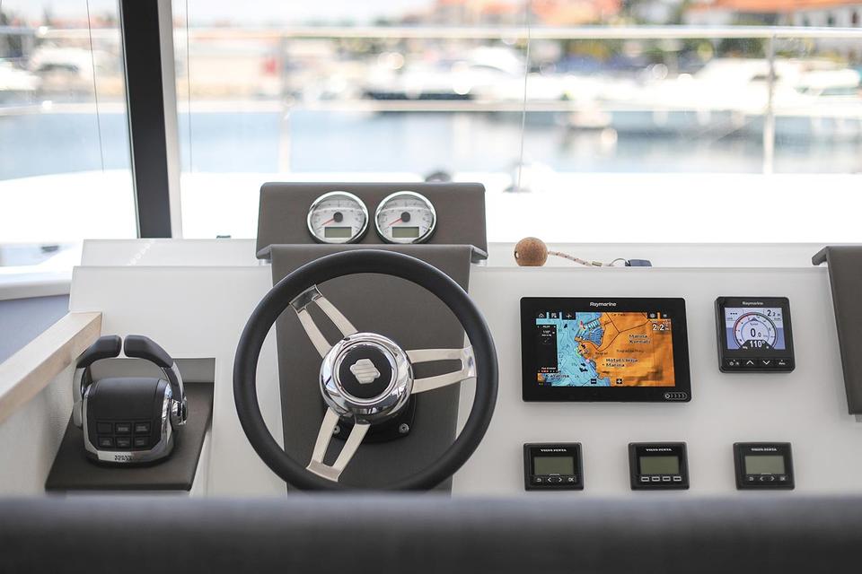 Motor Catamaran Fountaine Pajot MY 37 (25)
