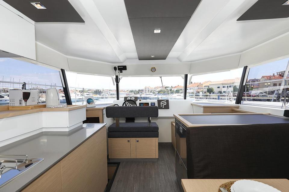 Motor Catamaran Fountaine Pajot MY 37 (24)