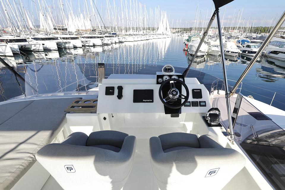 Motor Catamaran Fountaine Pajot MY 37 (9)