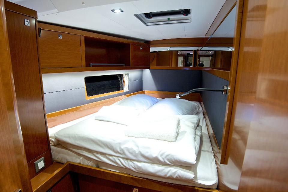 Beneteau Oceanis 55 (4)