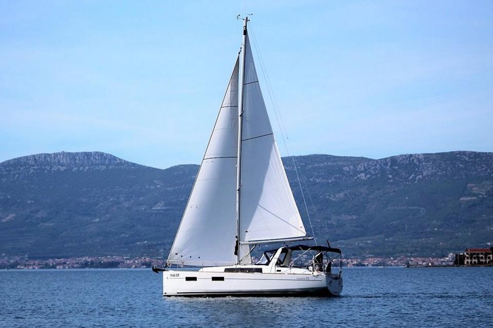 Beneteau Oceanis 35