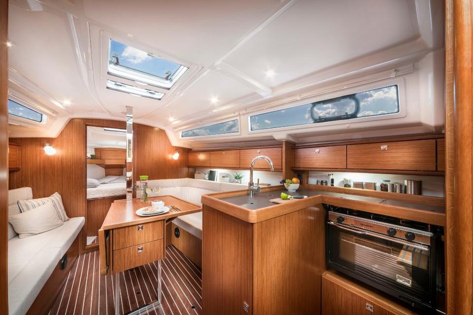 Bavaria Cruiser 34 (15)