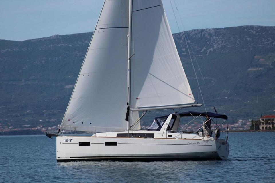 Beneteau Oceanis 35 (15)