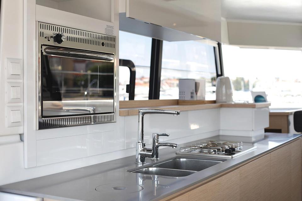 Motor Catamaran Fountaine Pajot MY 37 (23)