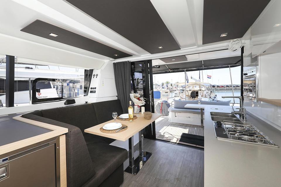 Motor Catamaran Fountaine Pajot MY 37 (21)