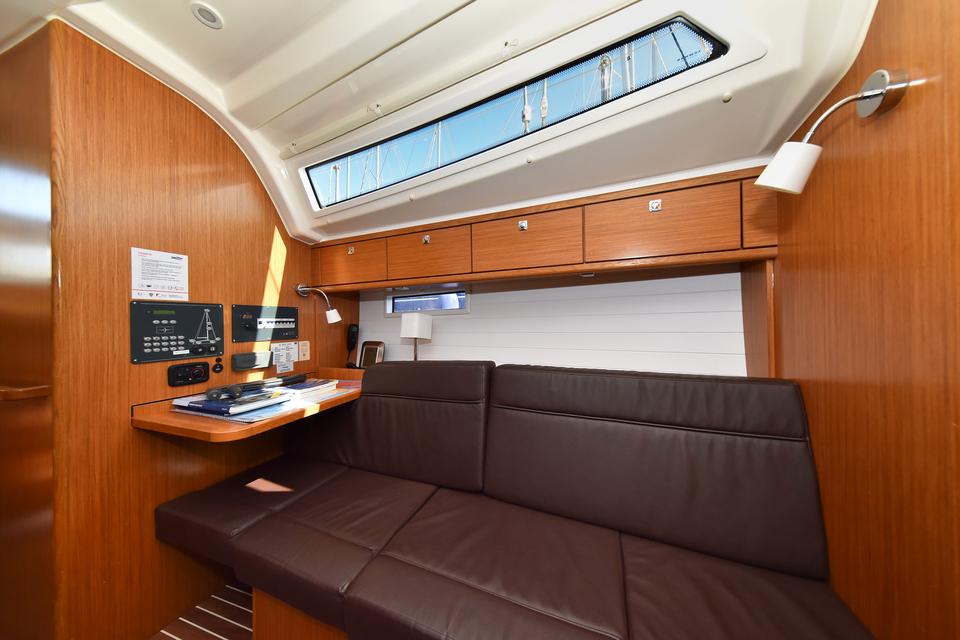 Bavaria 37 (37)