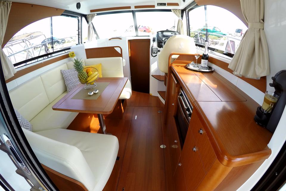 Beneteau Antares 30 Fly (9)