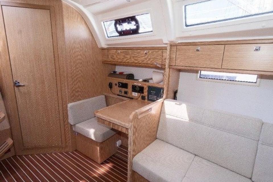 Bavaria Cruiser 37 (2)