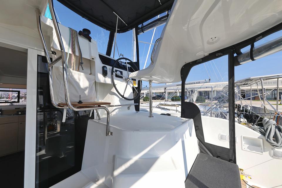 Lagoon 38 (10)